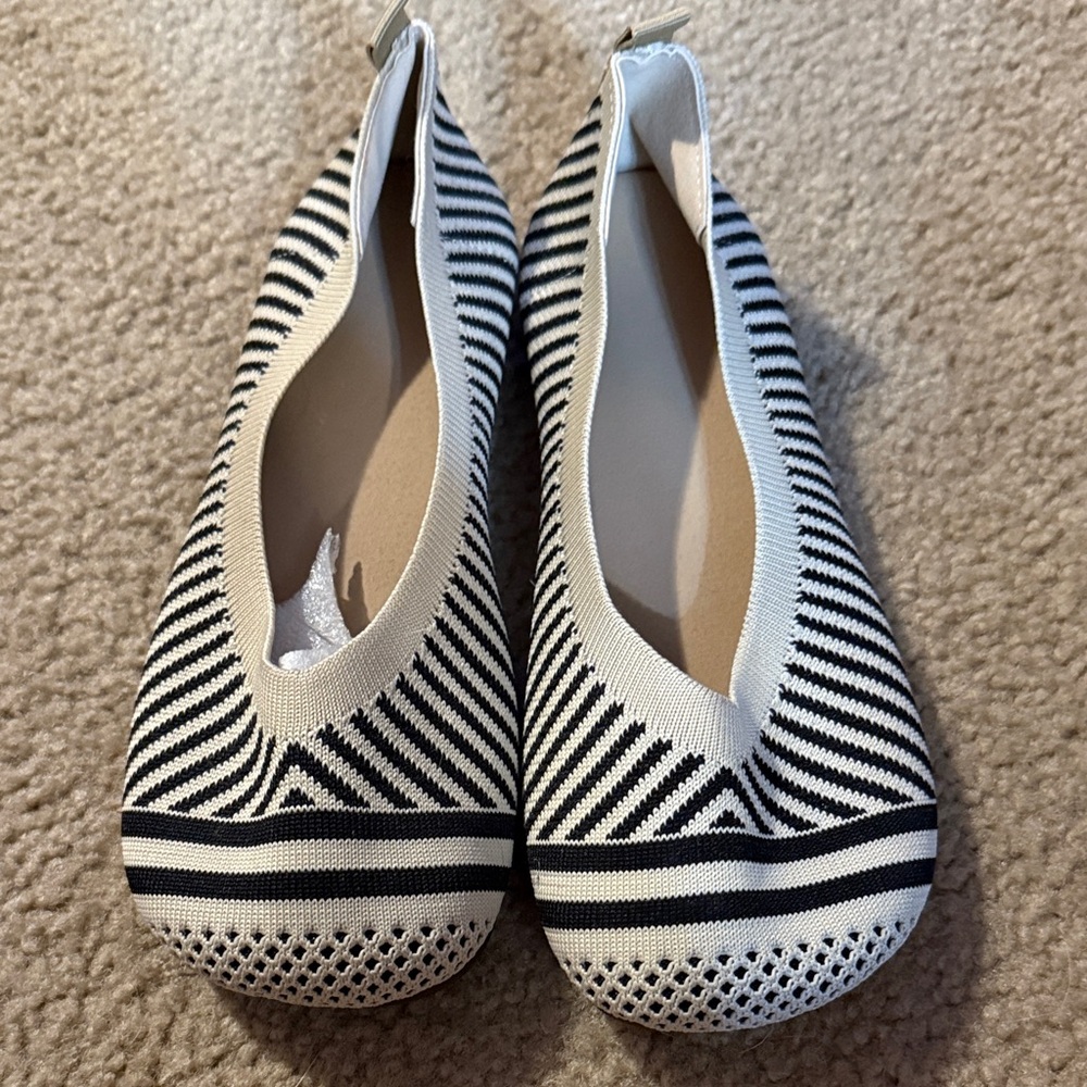 Amazon Black and Cream Women's Flats